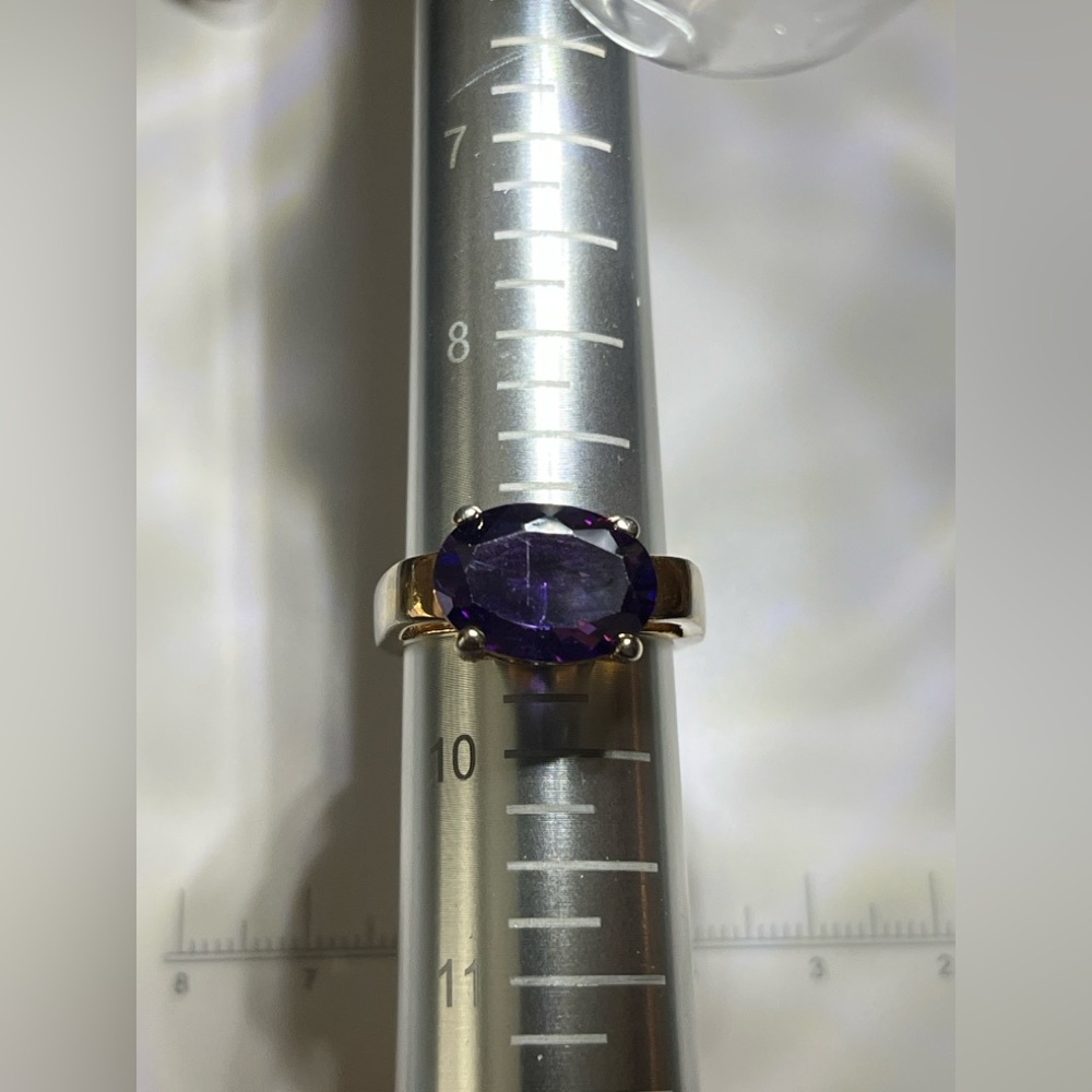 Vintage Style Purple Oval Stone Ring Gold Tone Non-Magnetic UV Reactive Size 9.5